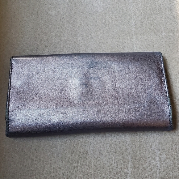 HOBO International Metallic Lilac Leather Kiss Lock Tri Fold Wallet w/o Mirror - Picture 2 of 11